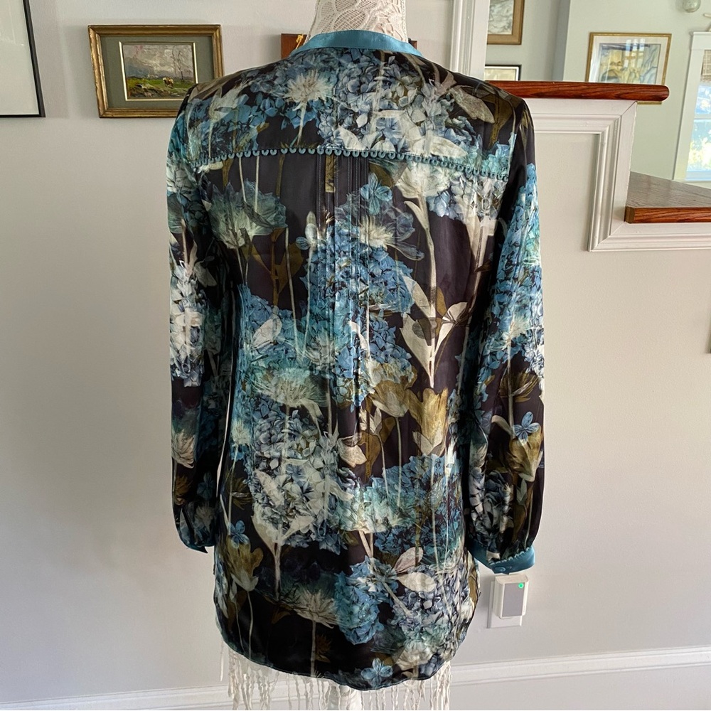 SOFT SURROUNDINGS Blue Flora Silk Hydrangea Print Blouse NWT $140 XS - Picture 2 of 8